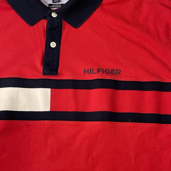 Tommy Hilfiger Polo Shirt Mens XXL Custom Fit Red Blue Flag Across The Chest - Picture 2 of 6